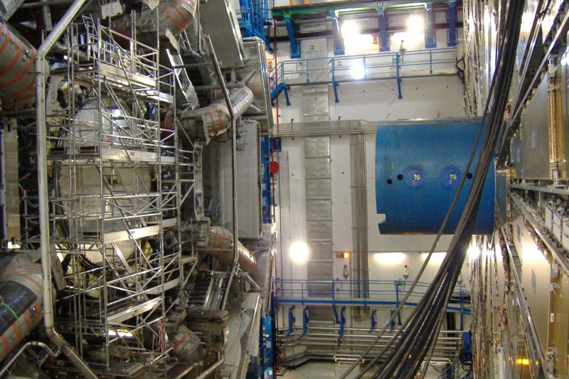 _0526cern0017.jpg